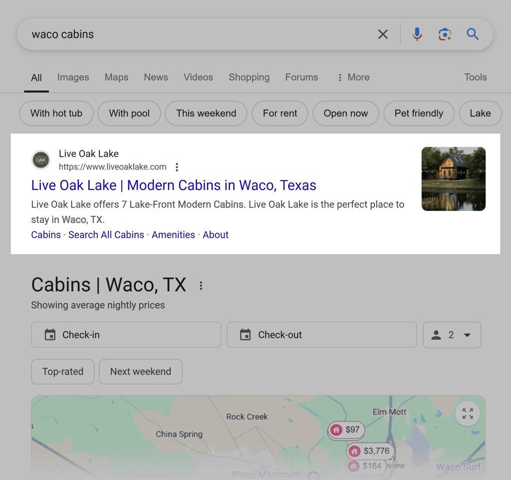 نتایج جستجوی گوگل برای عبارت "waco cabins" که وب‌سایت Live Oak Lake در رتبه اول قرار دارد.